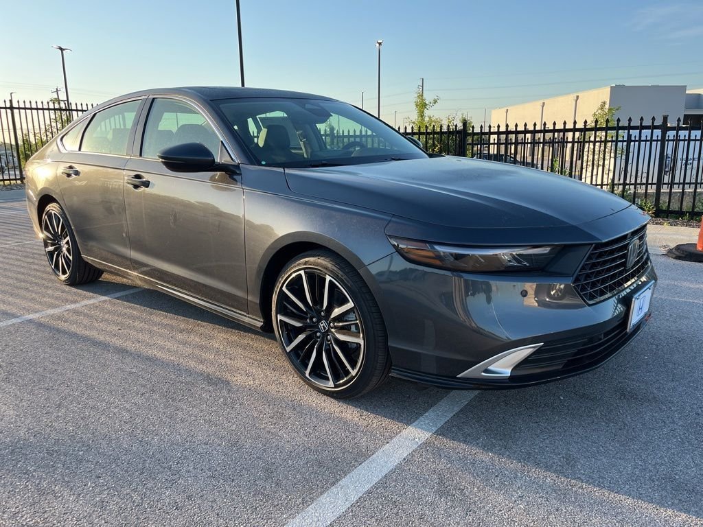 New 2026 Meteorite Gray Metallic Honda Touring image 2