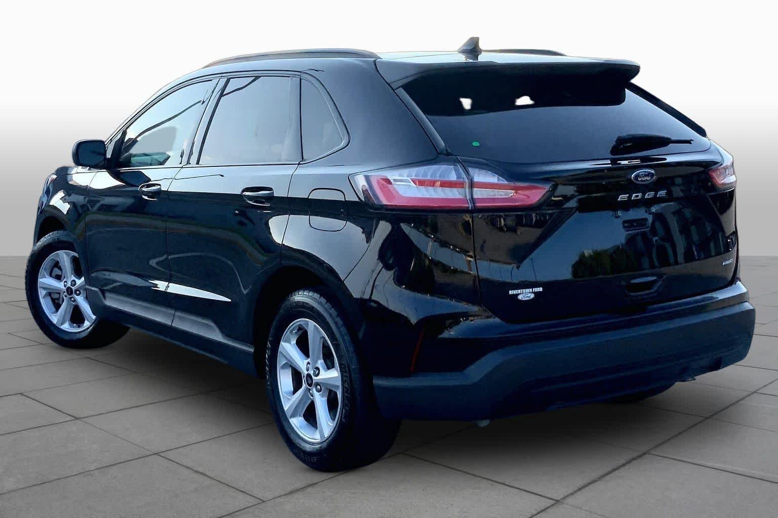 Used 2024 Agate Black Metallic Ford SE image 11