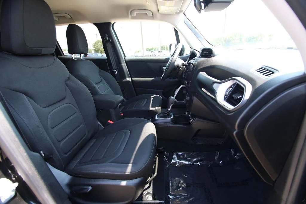 Used 2021 Black Jeep Latitude image 8