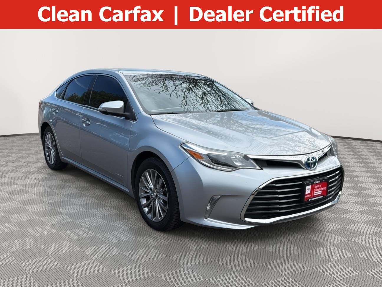 2016 Toyota Avalon Limited Hybrid's photo