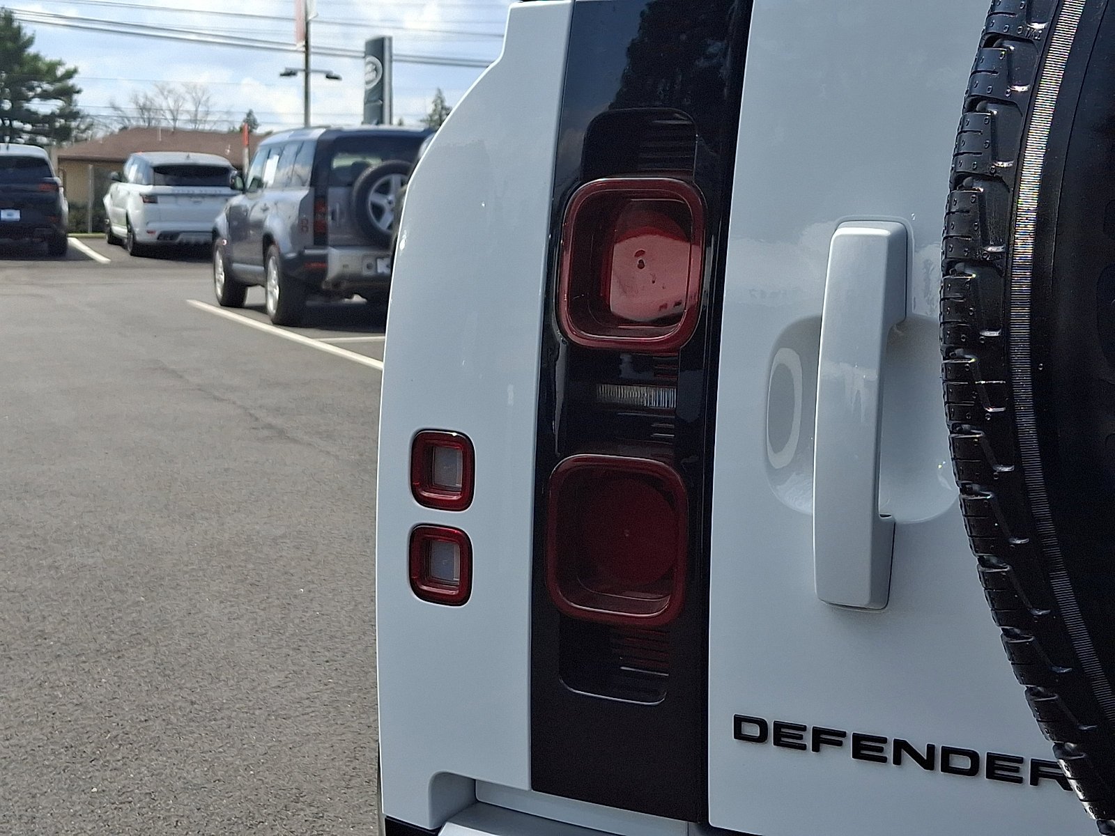 Used 2025 Fuji White   1Aa Land Rover S image 15