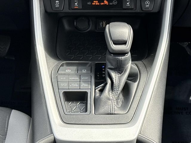 Used 2023  Toyota XLE image 21