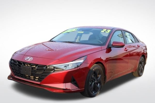 Used 2023 Red Hyundai SEL image 5