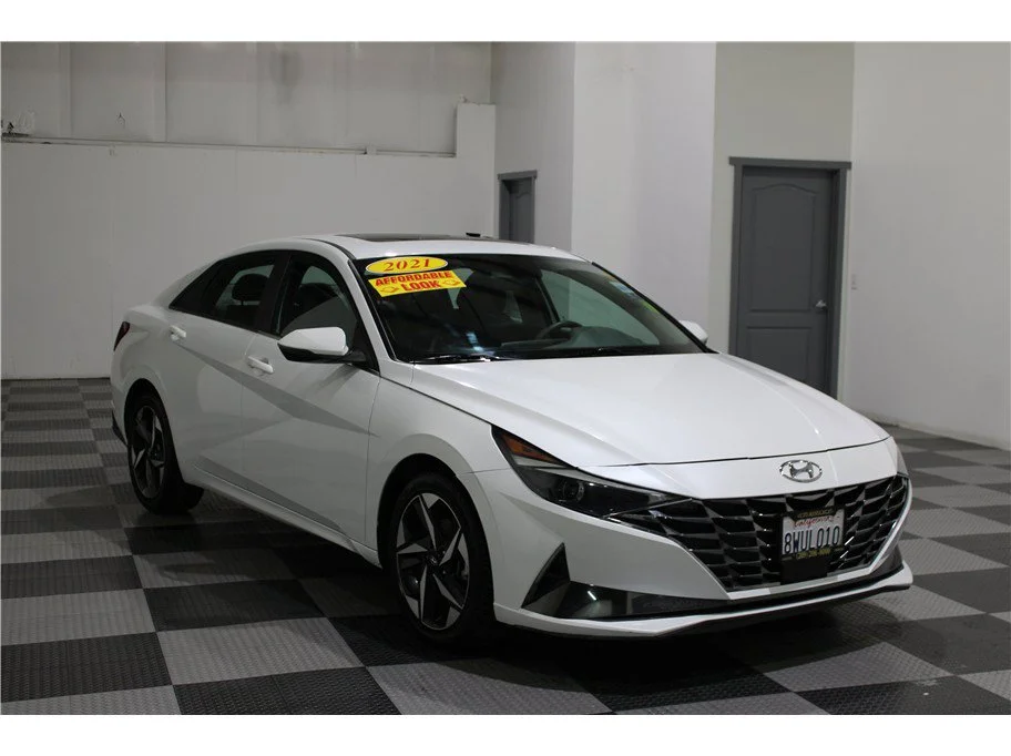 Used 2021 Quartz White Hyundai SEL image 3