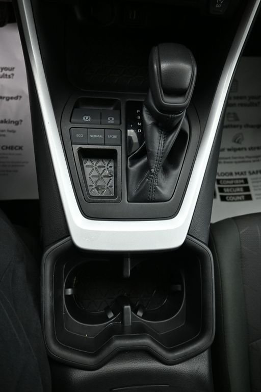 2023 Toyota RAV4 XLE - Photo 17