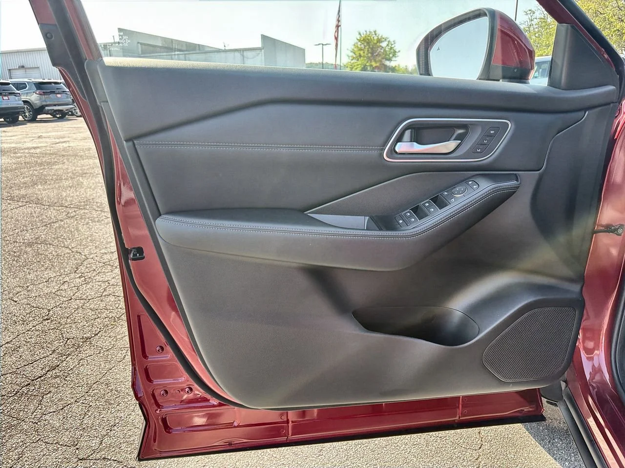 Used 2025 Red Nissan Platinum FWD image 18