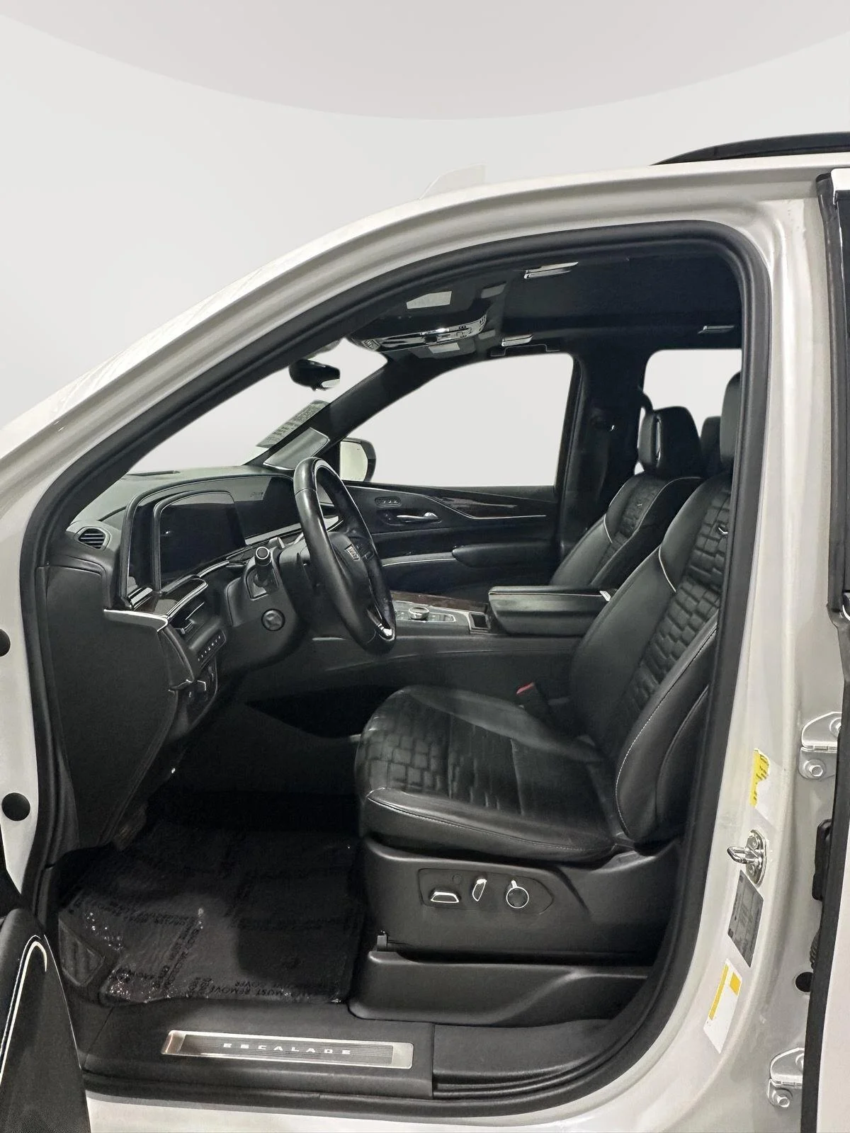 Used 2023 Crystal White Tricoat Cadillac Sport Platinum image 9