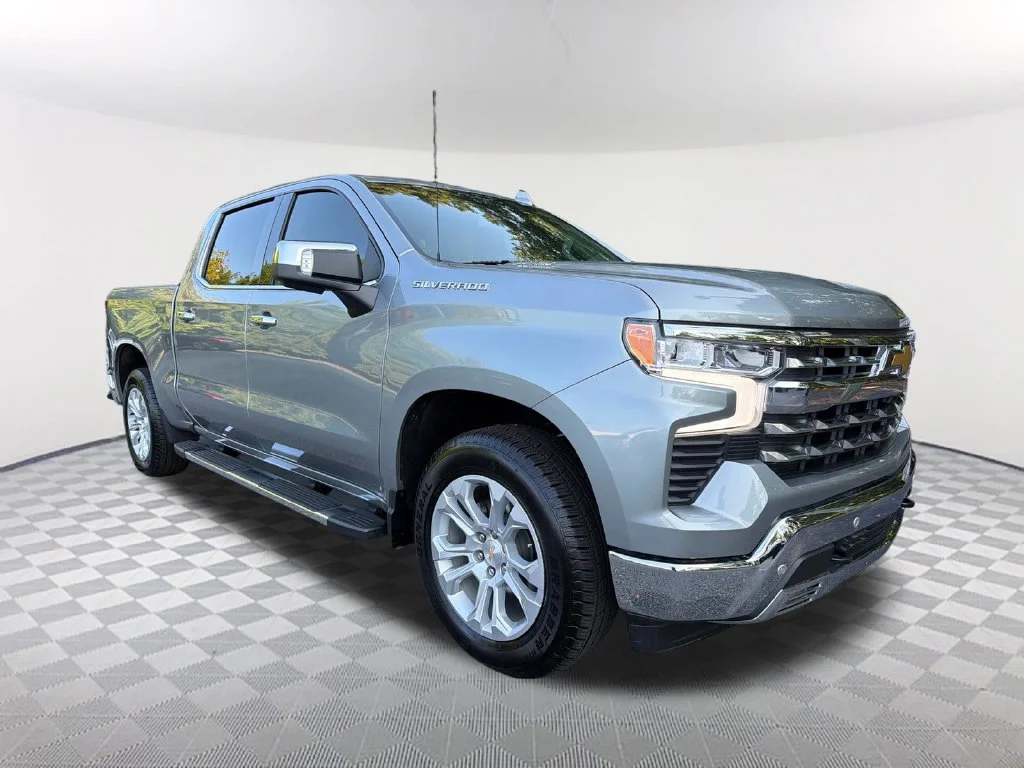 Used 2025 Gray Chevrolet LTZ image 3