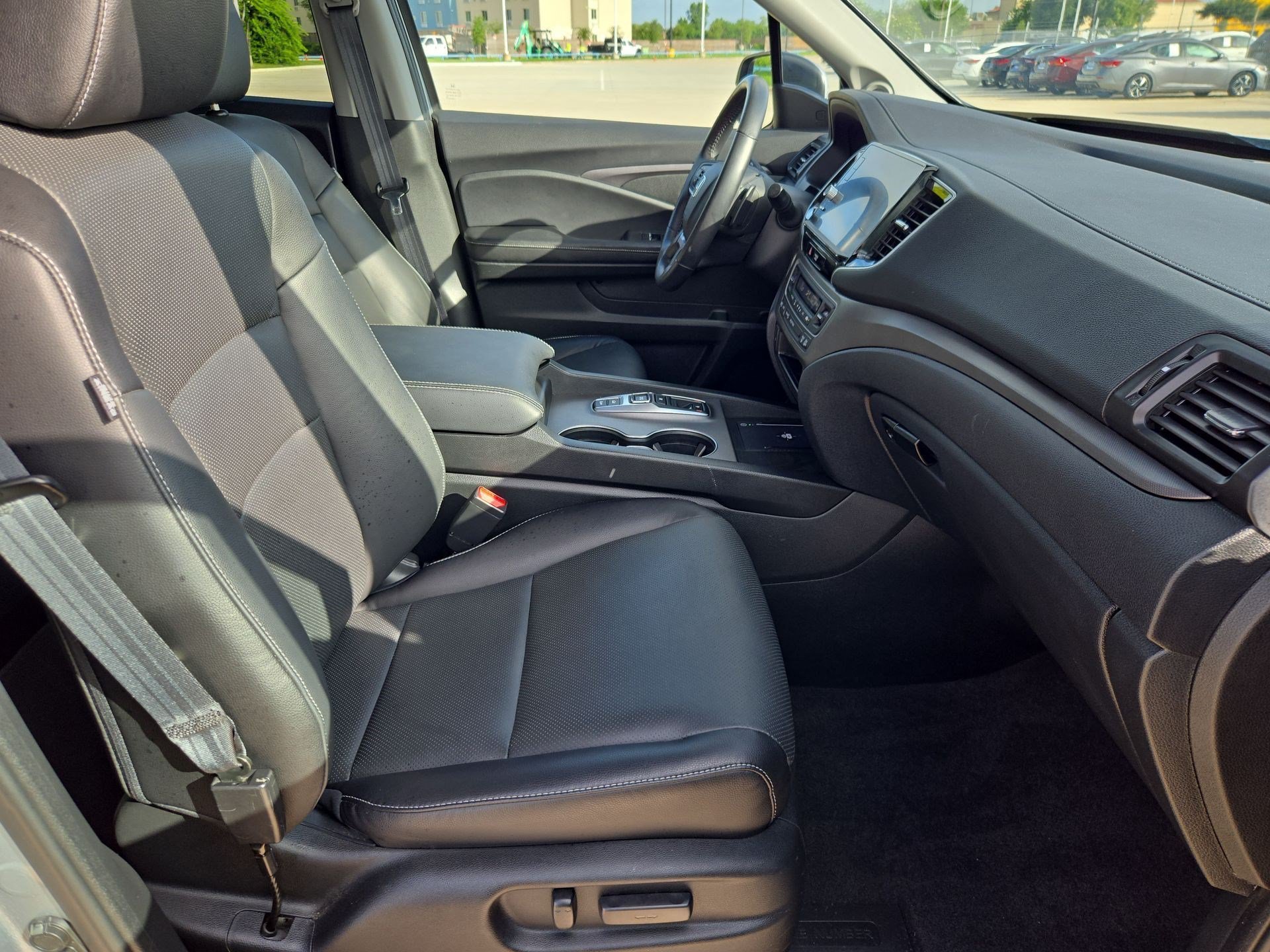 Certified Used 2025 Solar Silver Metallic Honda AWD RTL image 31