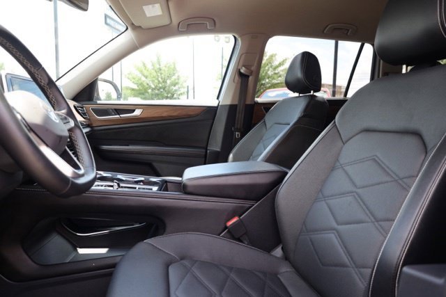 Used 2024  Volkswagen 2.0T SE w/Technology image 17