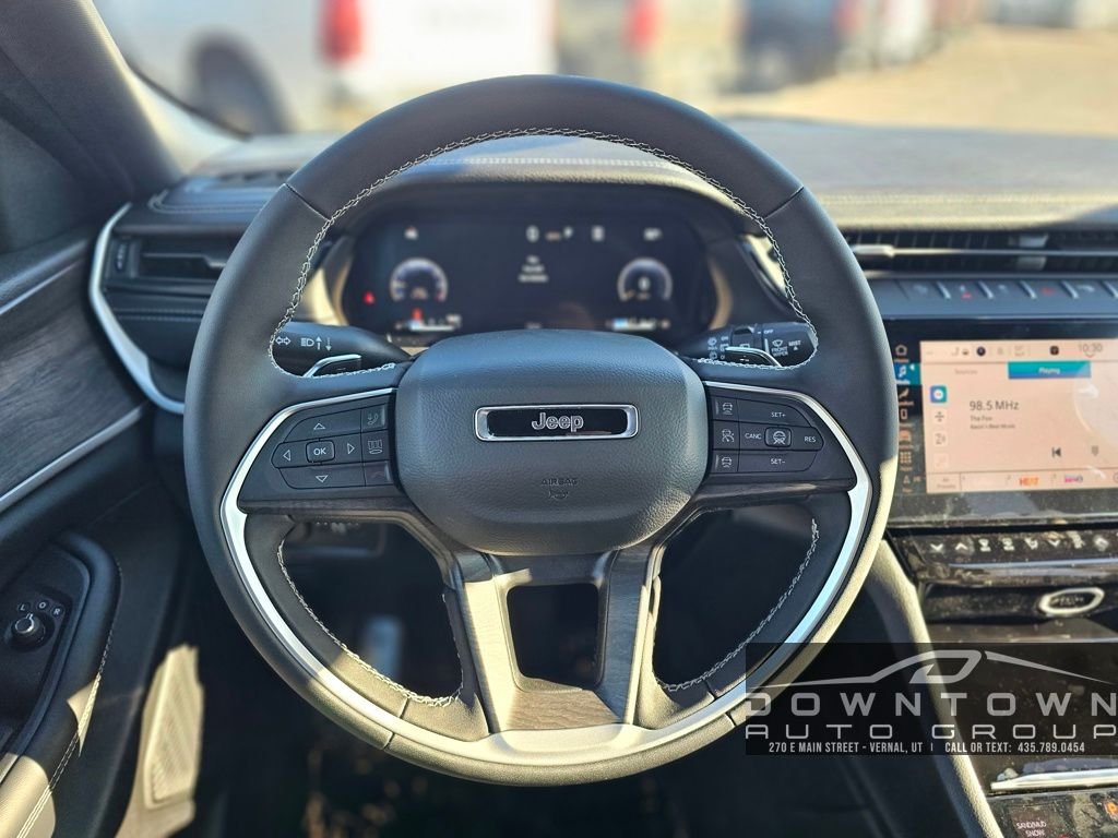 New 2026 Diamond Black Crystal Pearlcoat Jeep Altitude image 12