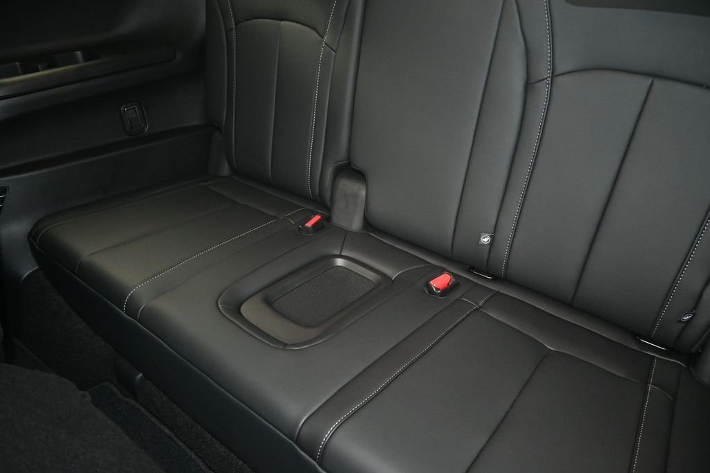 New 2027 MINERAL BLACK INFINITI Luxe FWD image 17