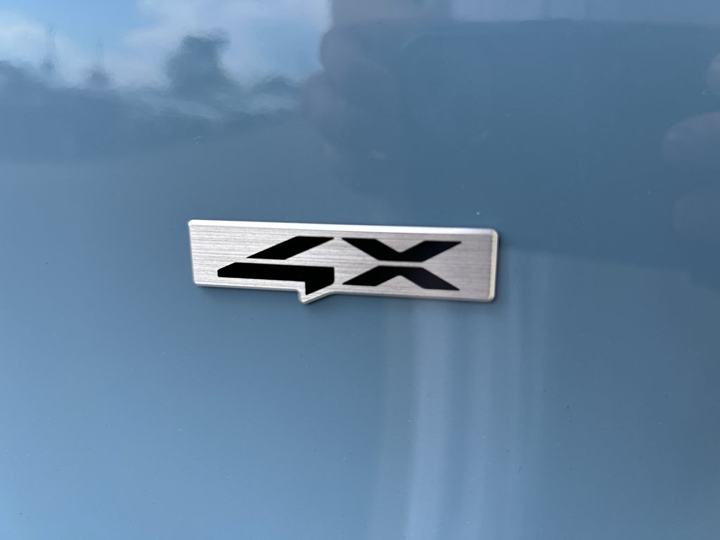 New 2027 Frost Blue / Black Roof Kia S image 7