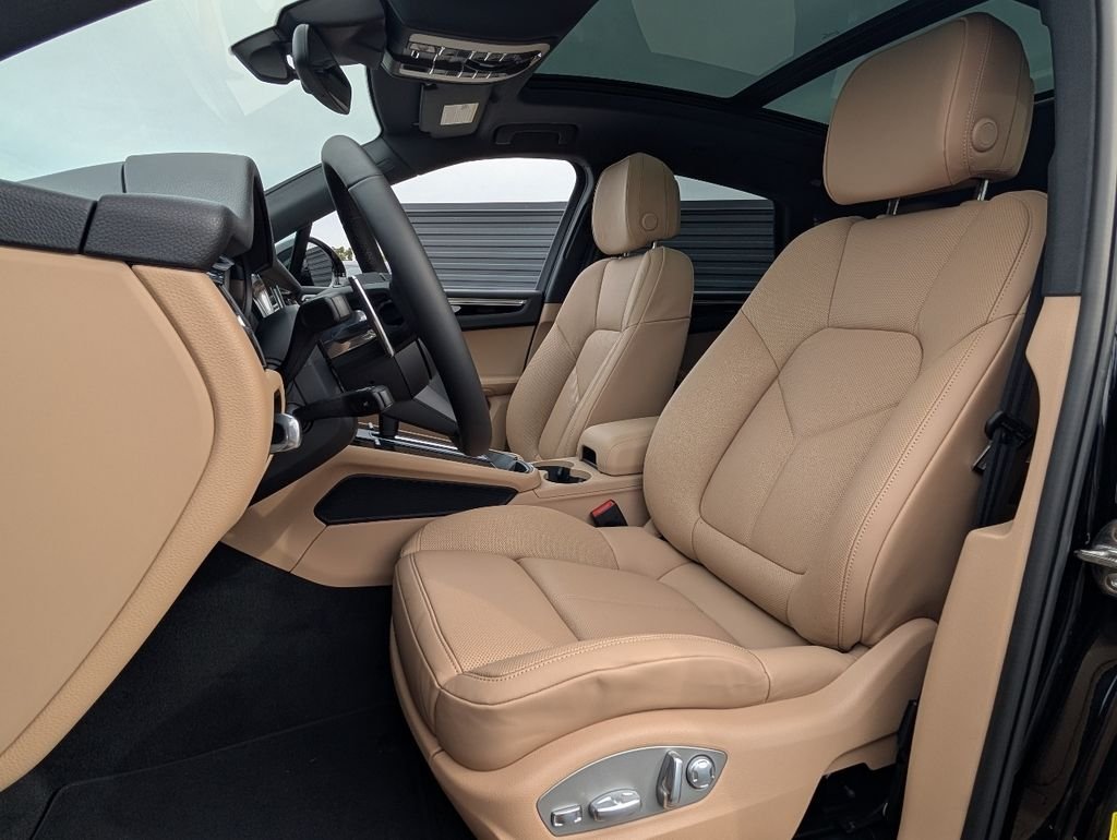 2026 Porsche Macan T - Photo 5