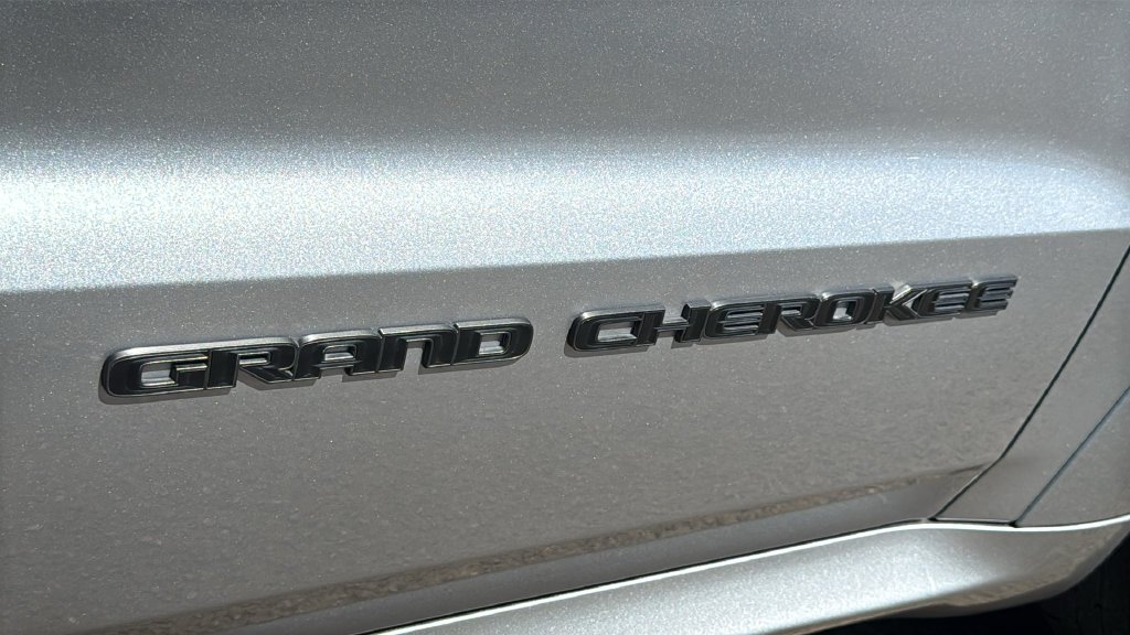 Used 2021 Silver Jeep Overland image 8
