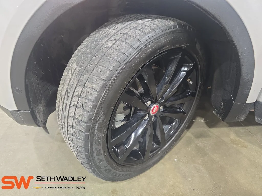 Used 2020 Silver Jaguar SE image 33