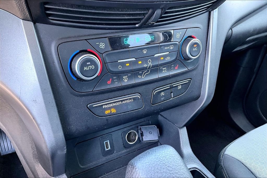 Used 2018 Silver Ford SE image 21