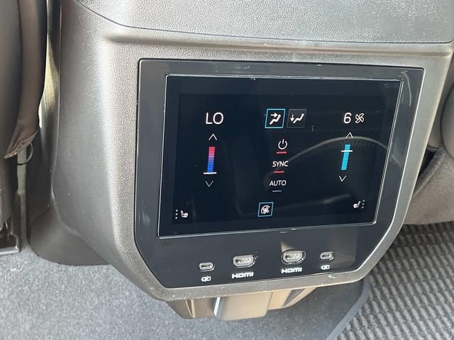 2026 GMC Yukon XL Denali Ultimate - Photo 14