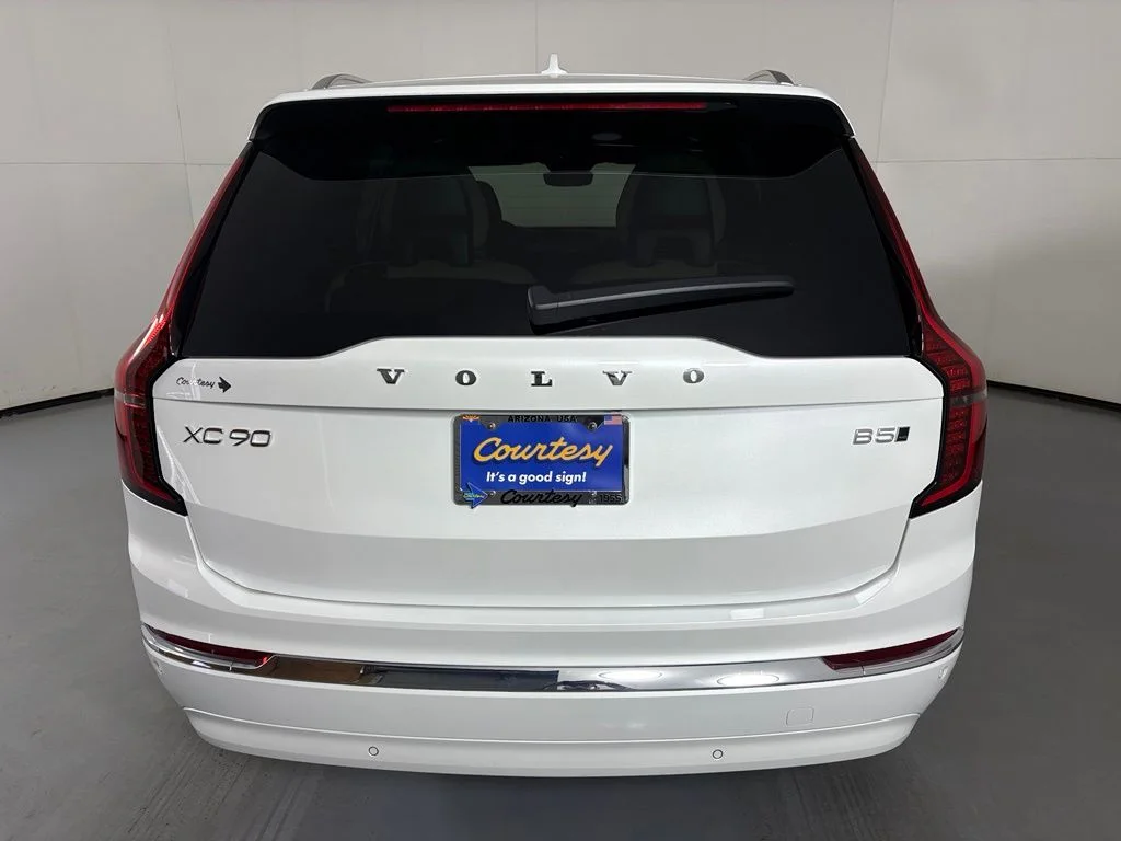New 2026 Crystal White Volvo Plus image 7
