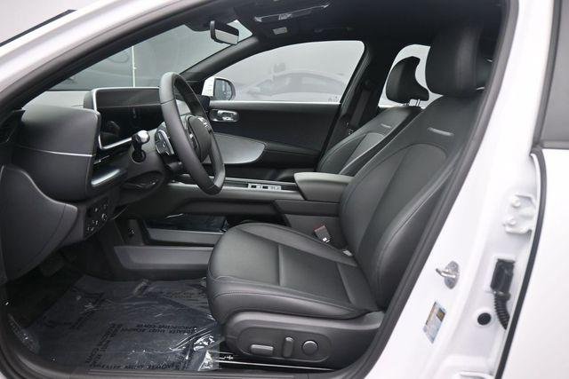 New 2025 White Hyundai SEL image 11