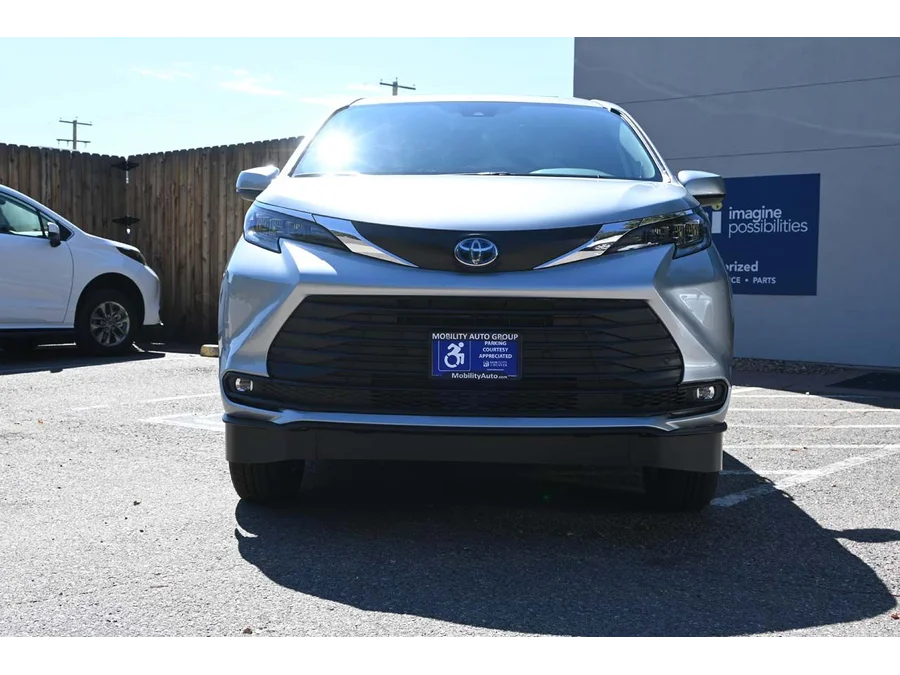New 2025 SILVER Toyota XLE+ AWD Mobility Handicap Van image 4