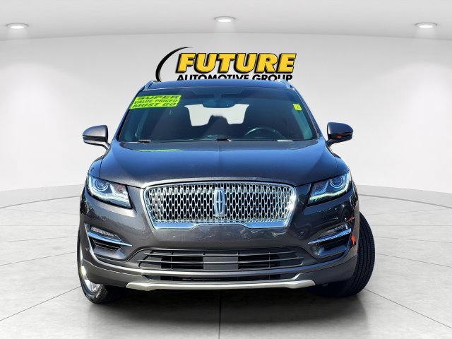 Used 2019 Gray Lincoln Select image 2