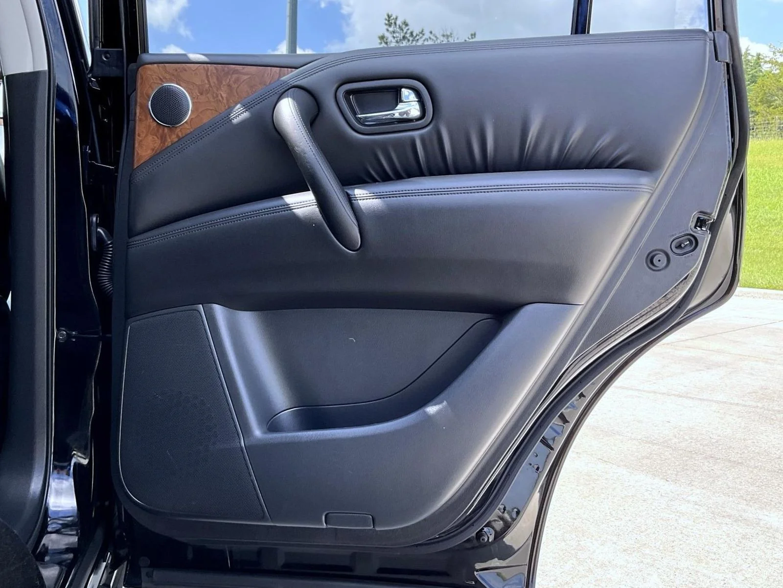 Used 2023 Black Nissan SL image 18
