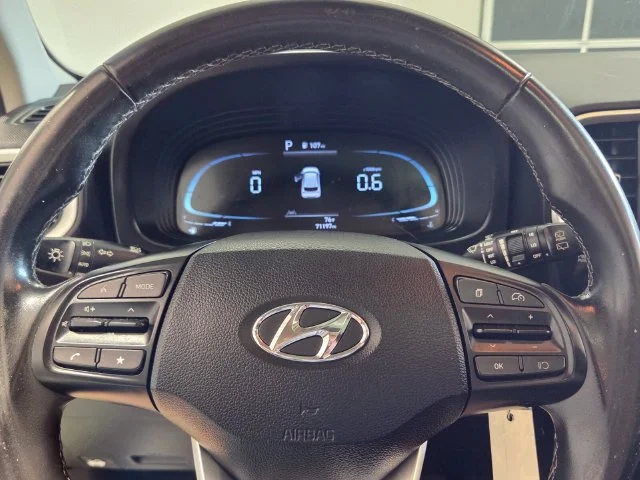 Used 2023 Green Hyundai SEL image 24