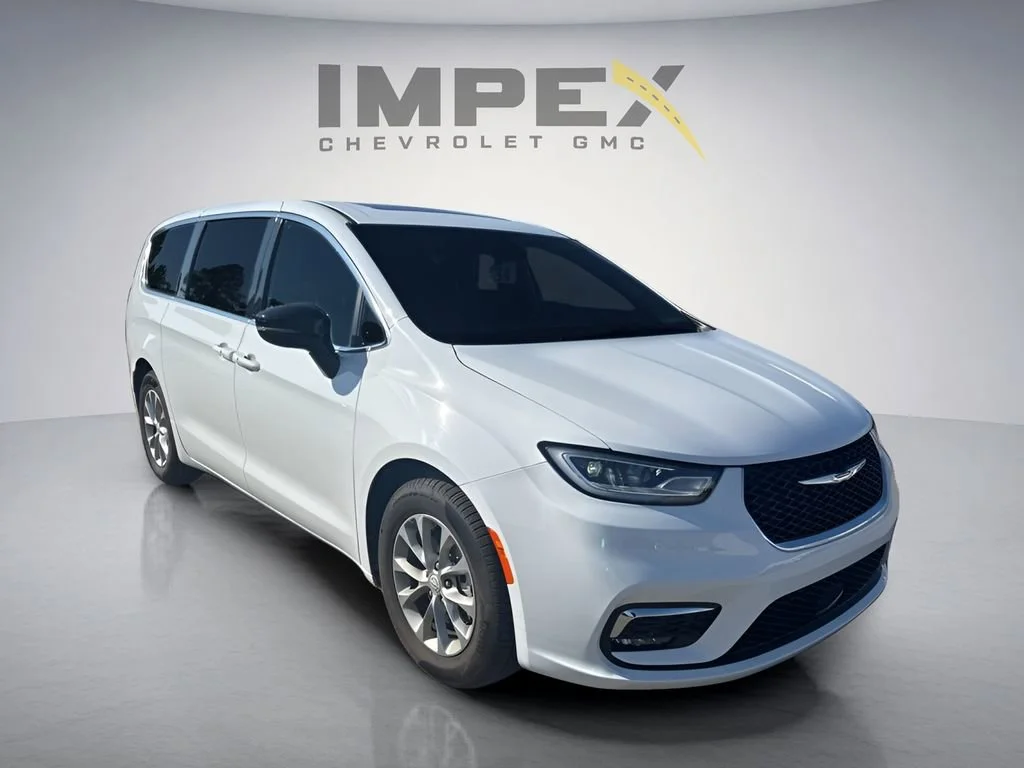 Used 2026 White Chrysler Limited image 5