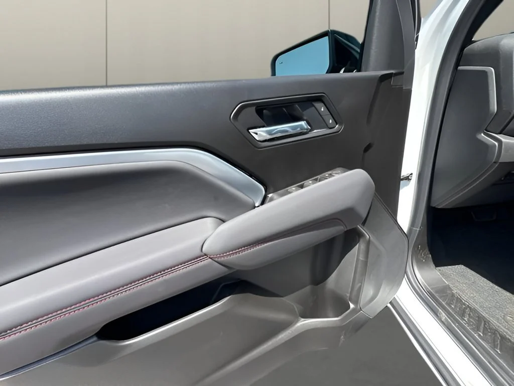 New 2026 Summit White Chevrolet Z71 image 30