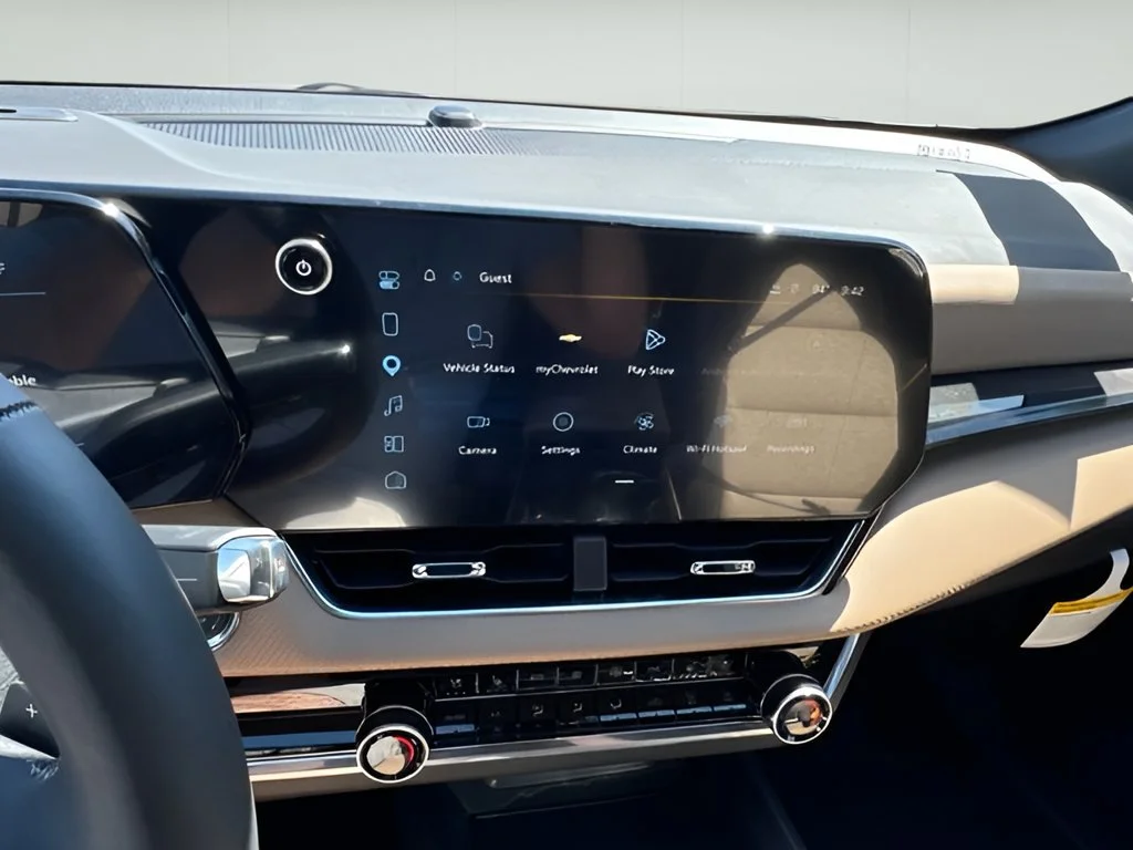 New 2027 Mosaic Black Metallic Chevrolet ACTIV image 21