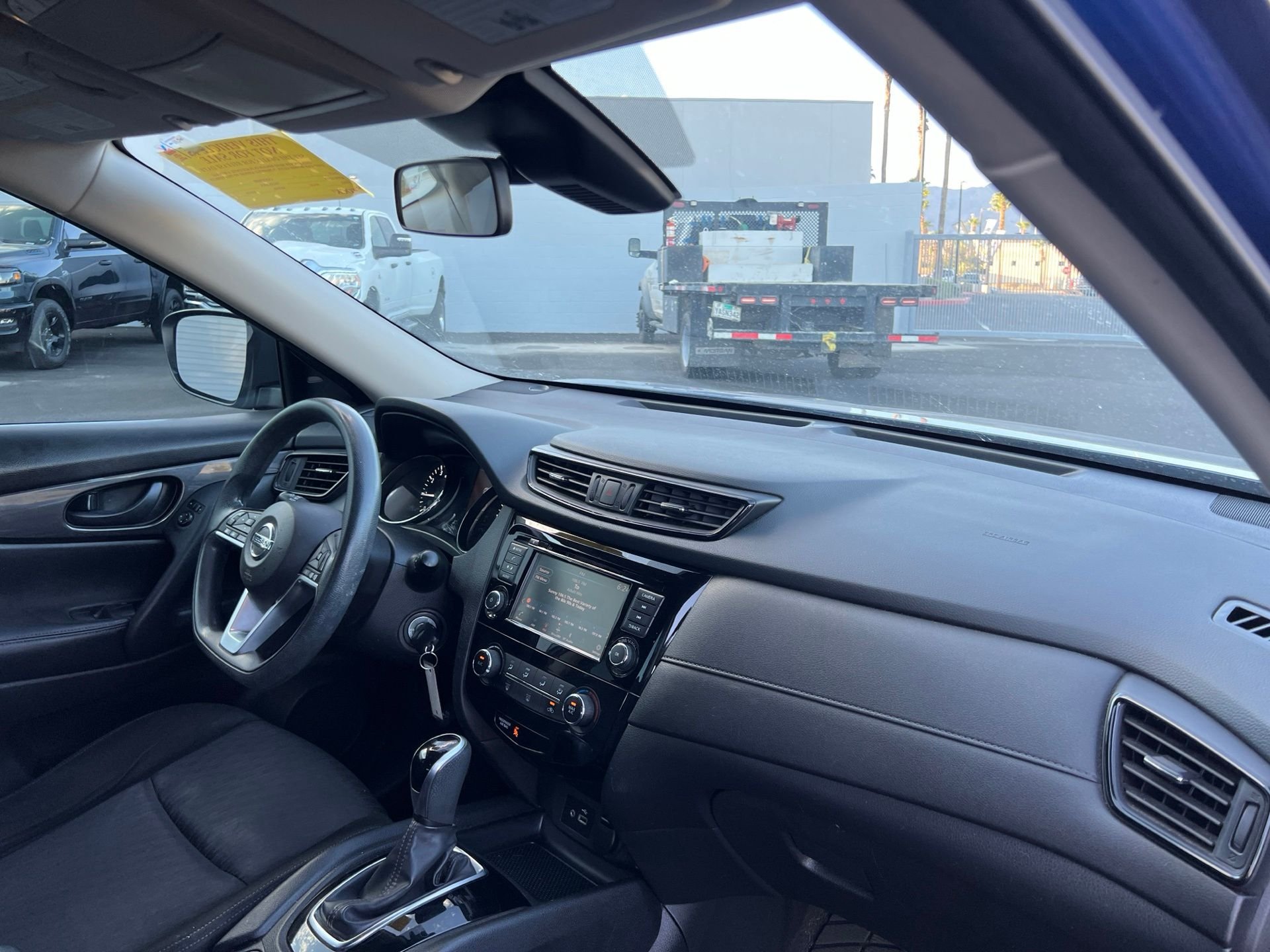 Used 2020 Blue Nissan S image 22