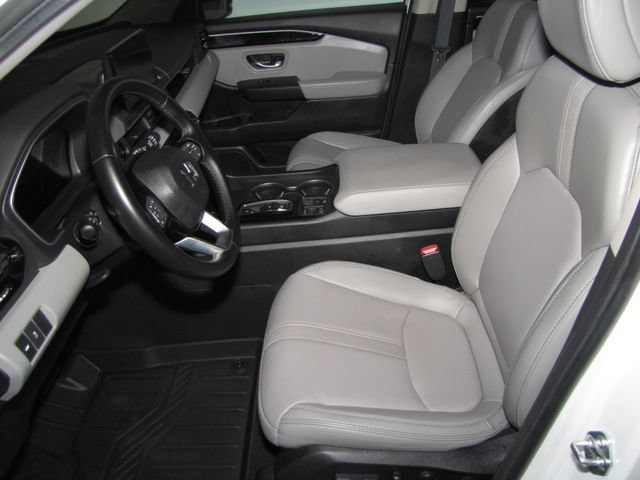 Certified Used 2025 Platinum White Pearl Honda EX-L image 38