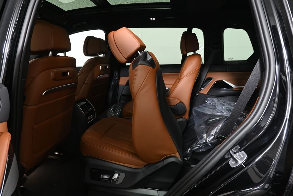 New 2027 Black Sapphire Metallic BMW M60i image 33