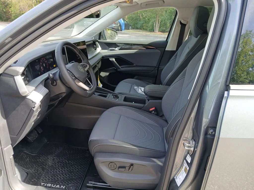 New 2026 Silver Volkswagen 2.0T SE image 9