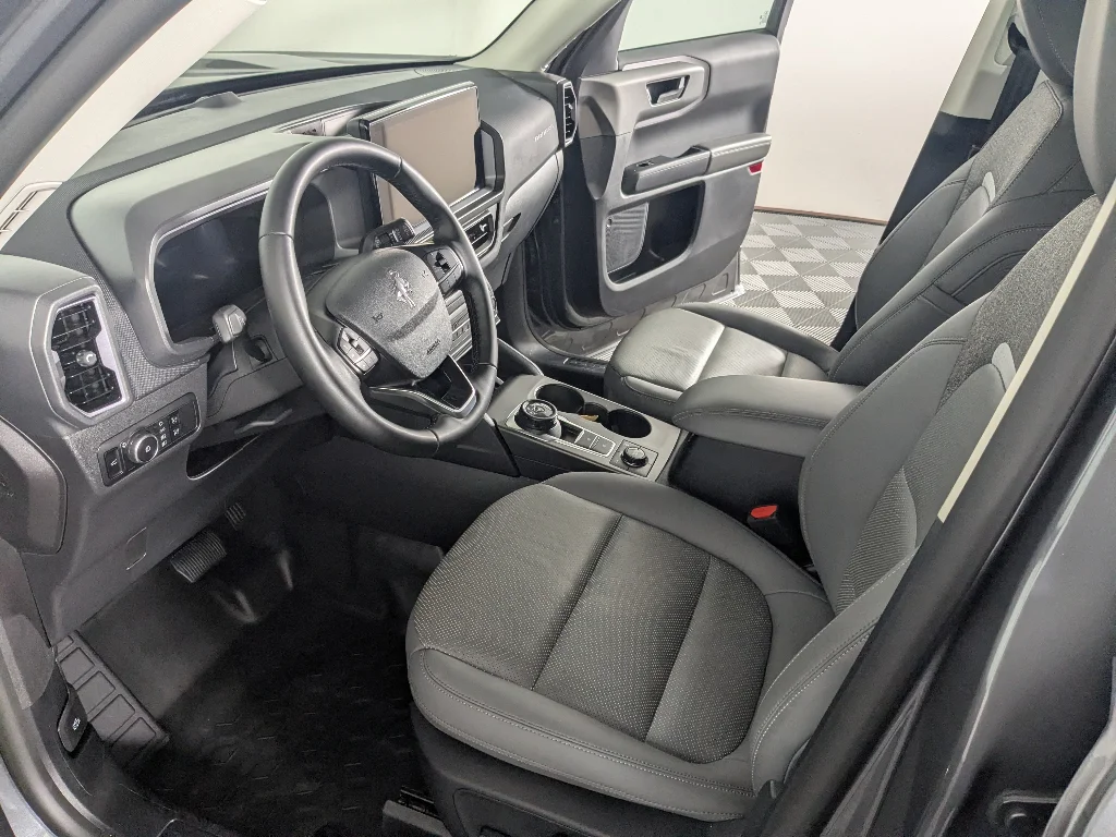 Used 2025 Gray Ford Badlands image 10