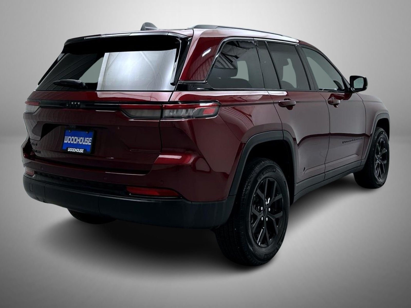 New 2025 Velvet Red Pearl-Coat Exterior Paint Jeep Altitude X image 5