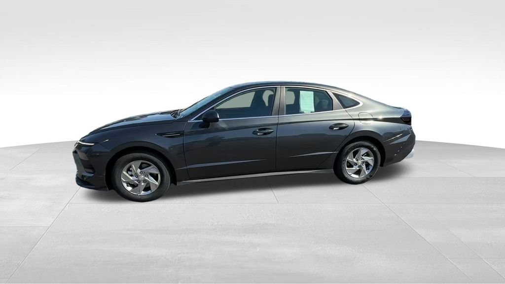 Used 2026 Gray Hyundai SE image 3