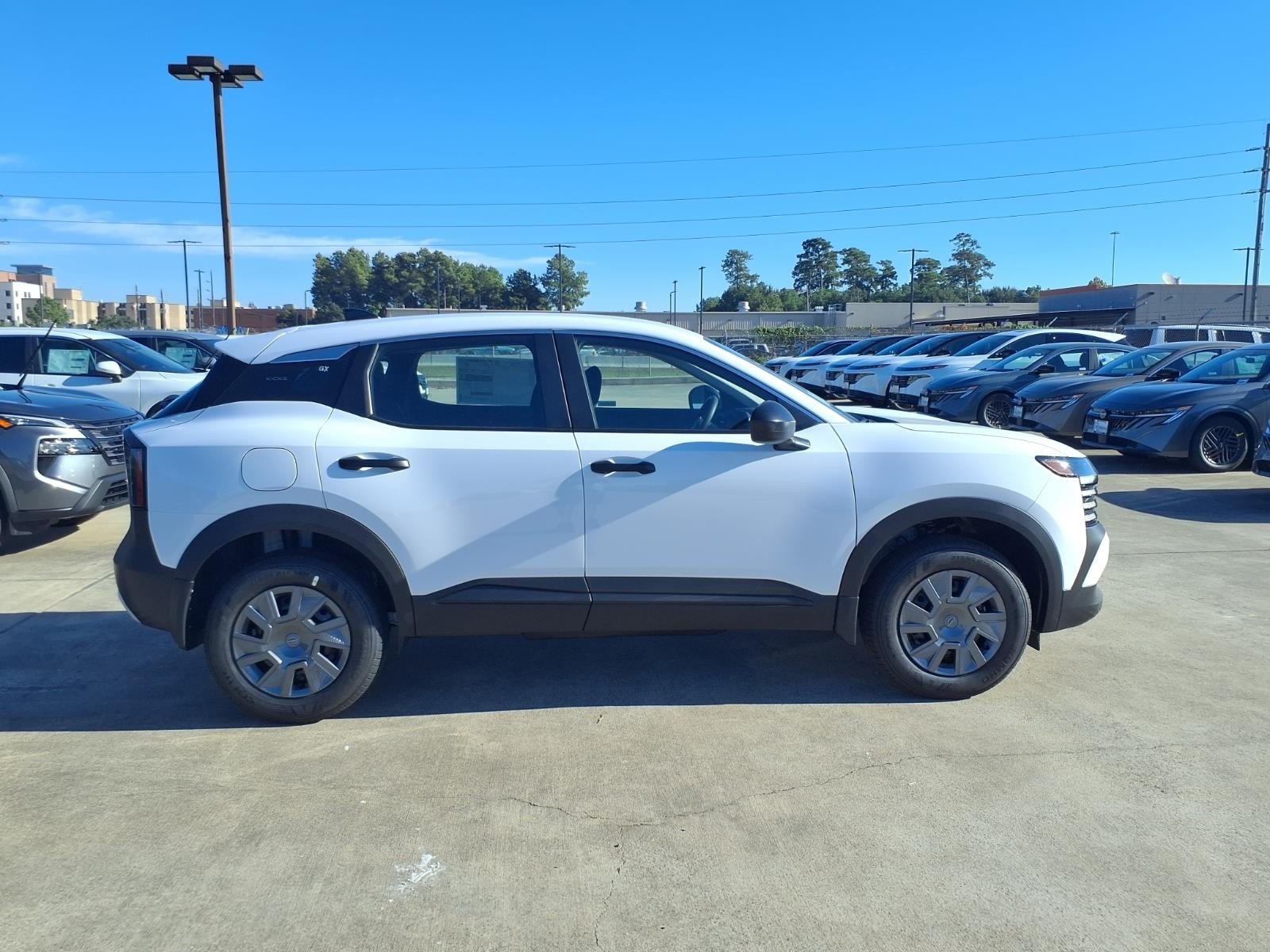 2027 Nissan Kicks photo 9 of 25
