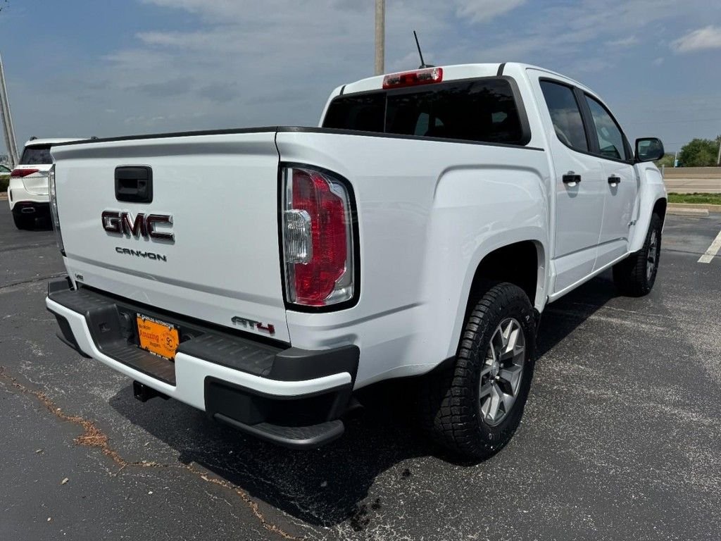 Used 2021 White GMC AT4 w/Cloth image 3