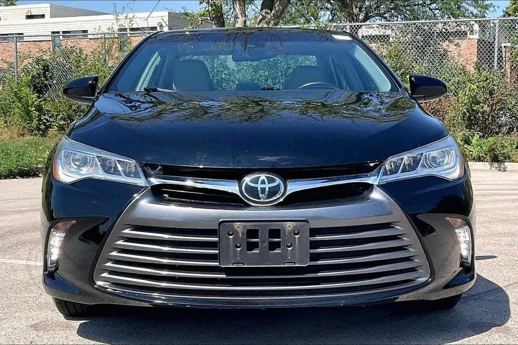 Used 2016 Black Toyota XLE image 2