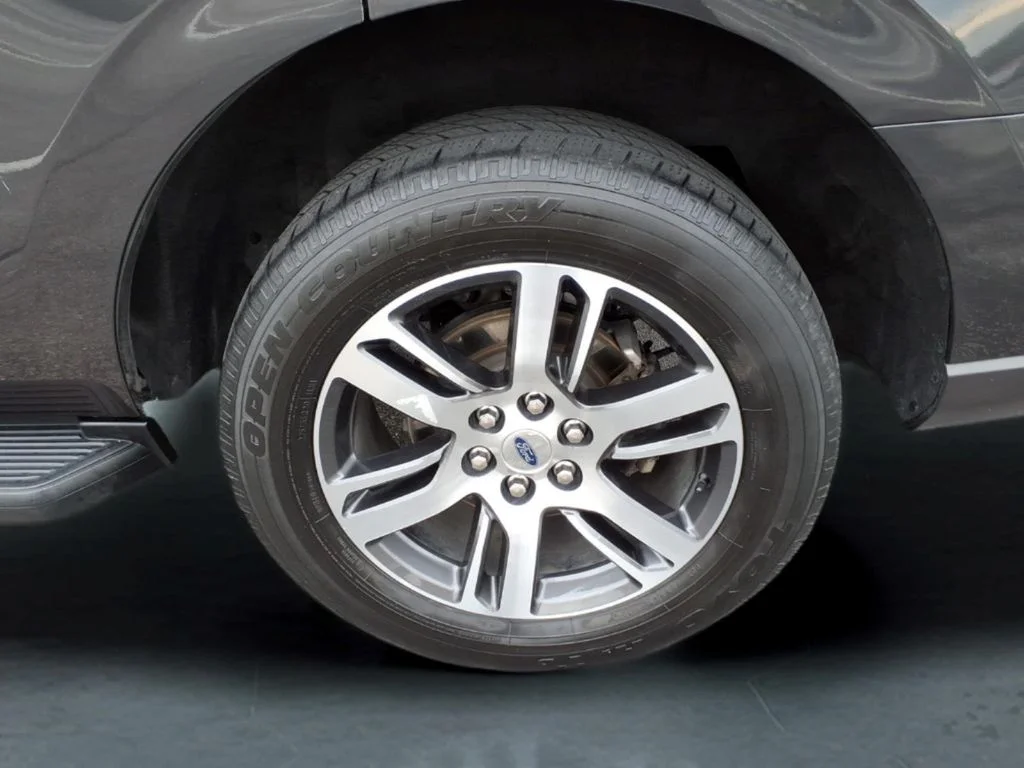 Used 2024 Gray Ford Limited image 13