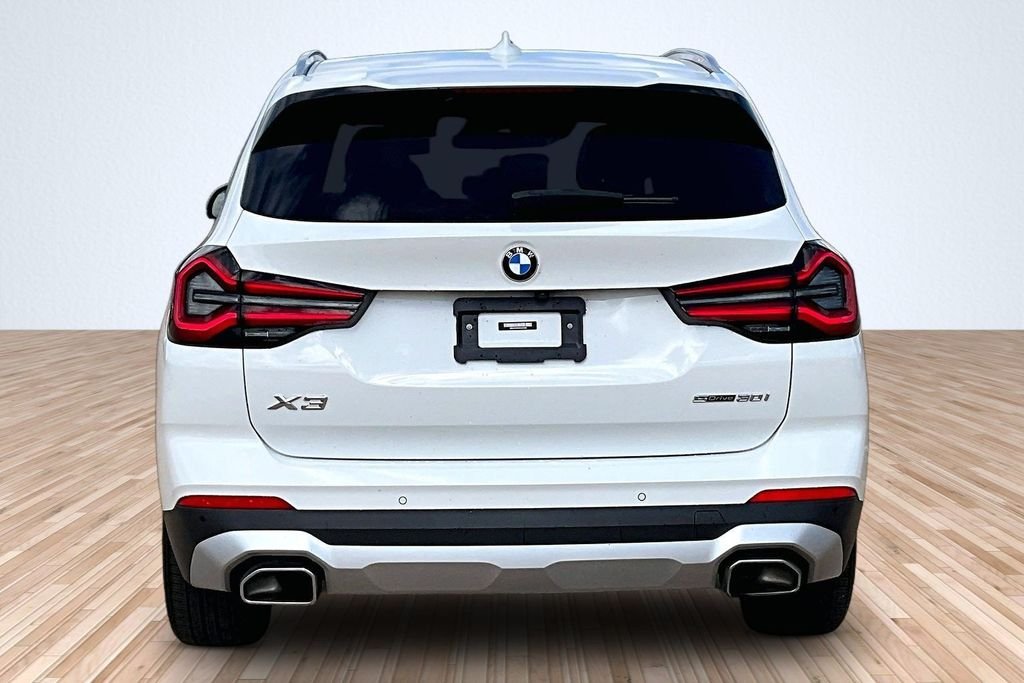 Used 2022 White BMW sDrive30i image 4