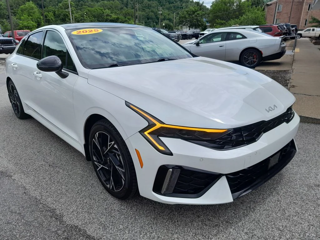 Used 2025 White Kia GT-Line image 3