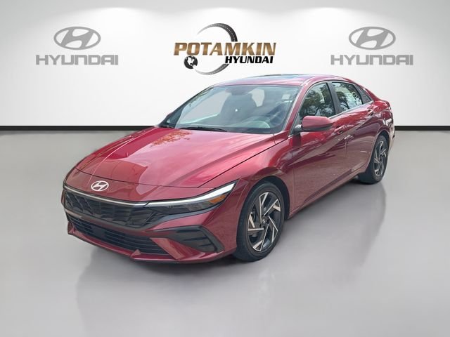 Used 2025 Red Hyundai SEL Convenience image 1
