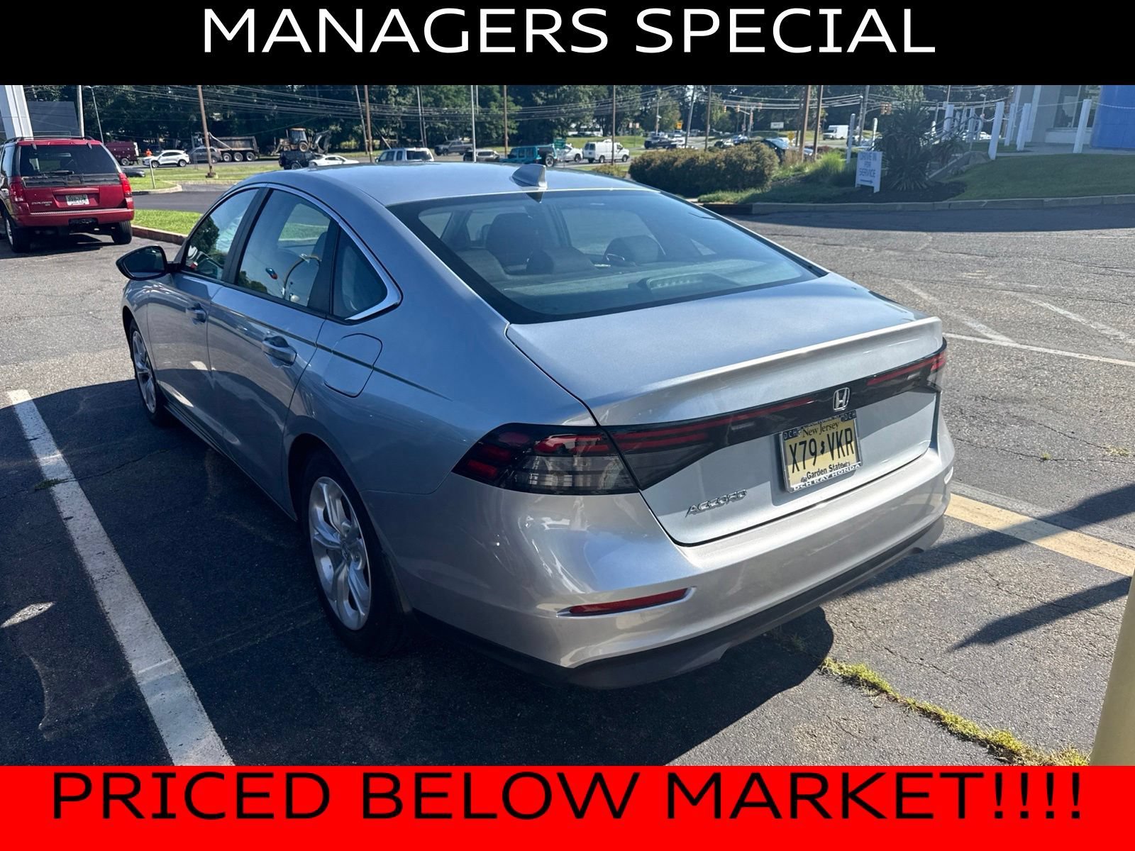 Certified Used 2025 Solar Silver Metallic Honda LX image 33