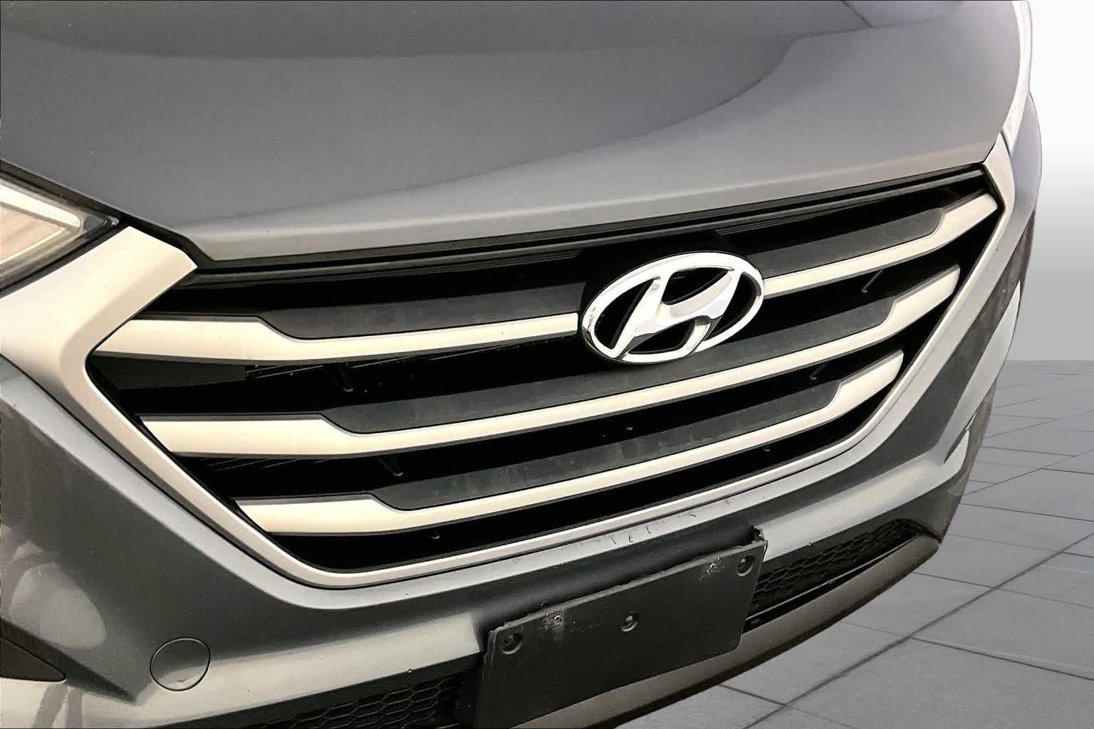 Used 2017 Coliseum Gray Hyundai SE image 31