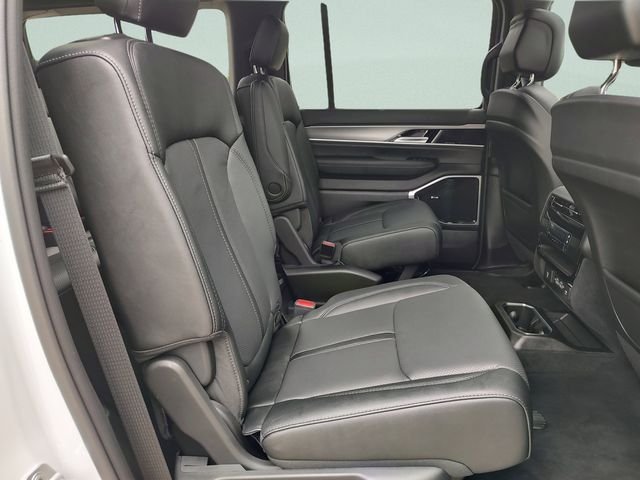 New 2026 Bright White Clear-Coat Exterior Paint Jeep Limited Reserve image 30