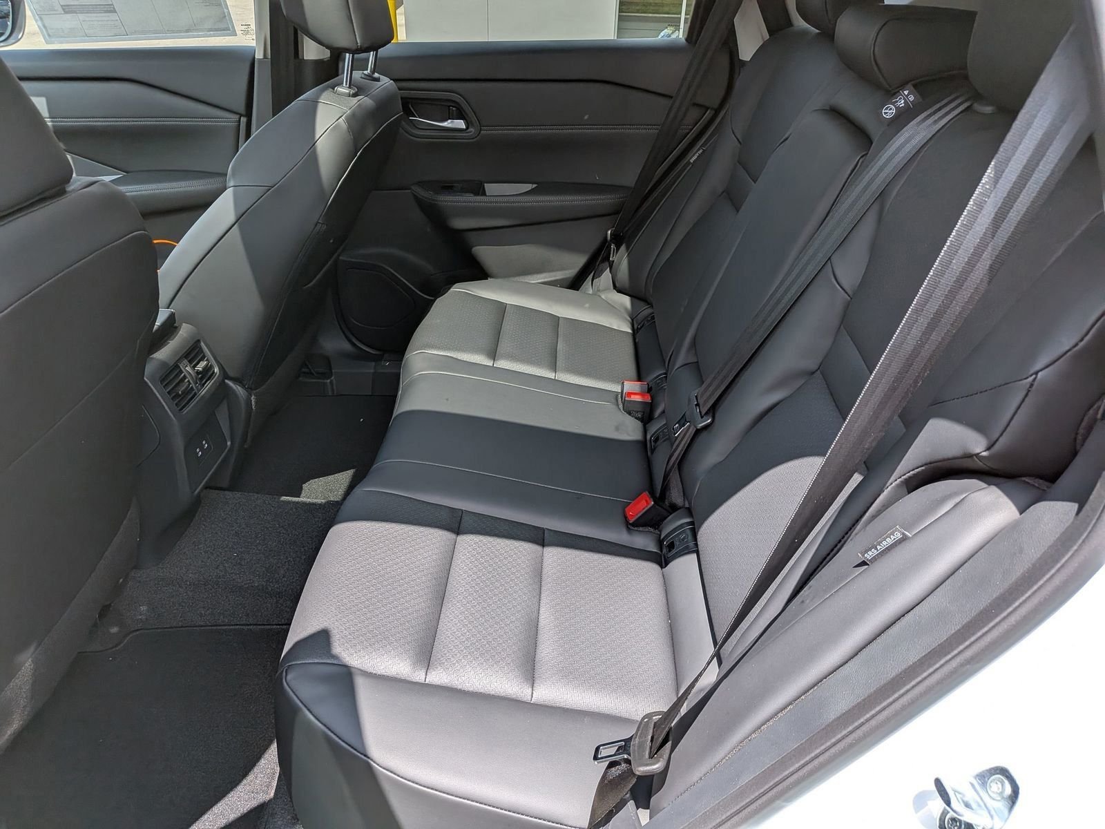 New 2026 Everest White Pearl TriCoat Nissan Dark Armor™ image 22