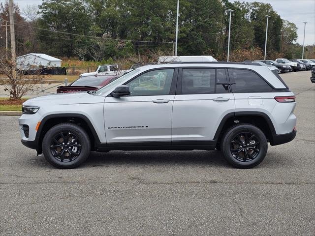 New 2025 Silver Zynith Exterior Paint Jeep Altitude X image 12